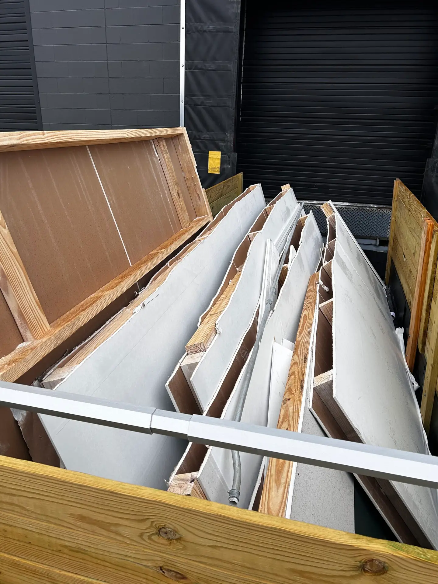 ApexMovingCo - JunkRemoval4